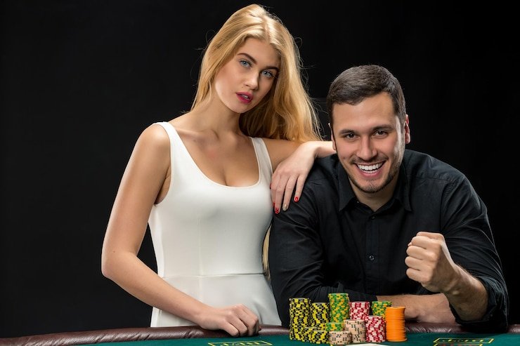 Payout table for Caribbean Stud poker hands displayed on table felt